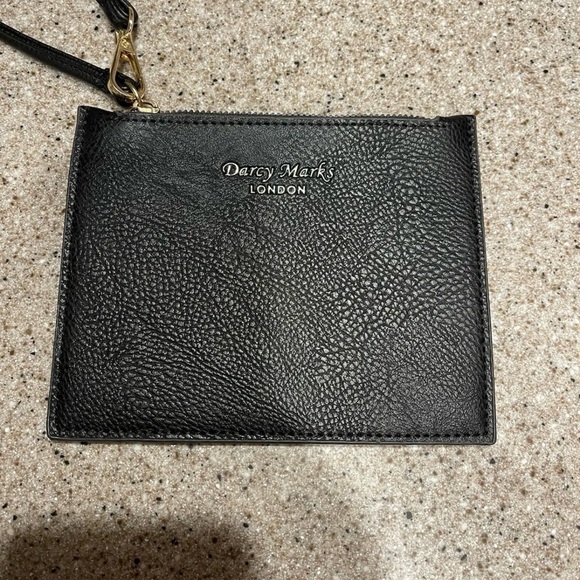 NWOT Darcy Marks London Black Leather Wristlet - Picture 3 of 10